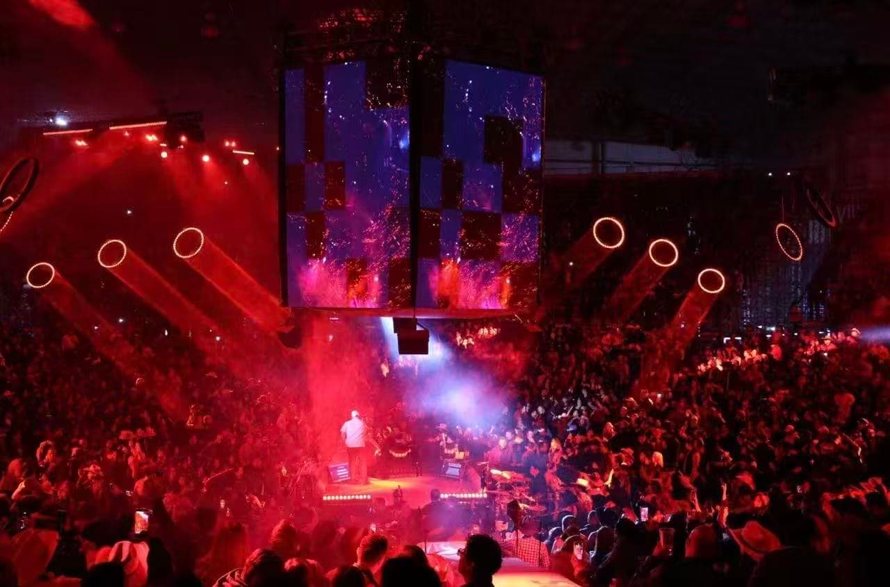 Kinetic Lighting vs Moving Head Lights: Which Is Better for Your Stage Lighting Project? cover image