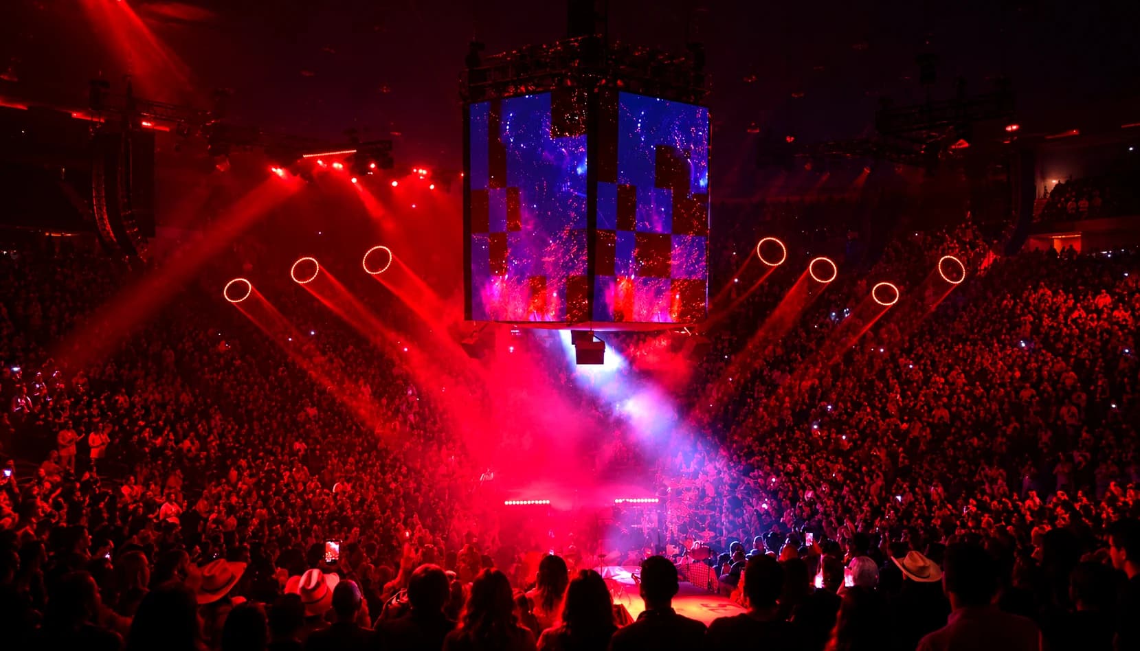 How to Choose a Kinetic Lighting System for Concerts, Clubs and Event Venues cover image